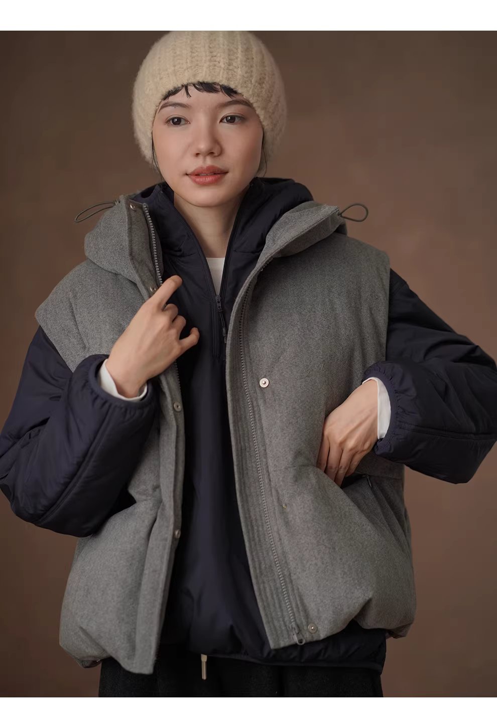 簡約常青馬甲柔軟仿毛呢質感連帽寬鬆棉服疊穿休閒外套,簡約常青馬甲柔軟仿毛呢質感連帽寬鬆棉服疊穿休閒外套,HBEW5121,簡約常青馬甲柔軟仿毛呢質感連帽寬鬆棉服疊穿休閒外套,連帽背心,保暖舒適