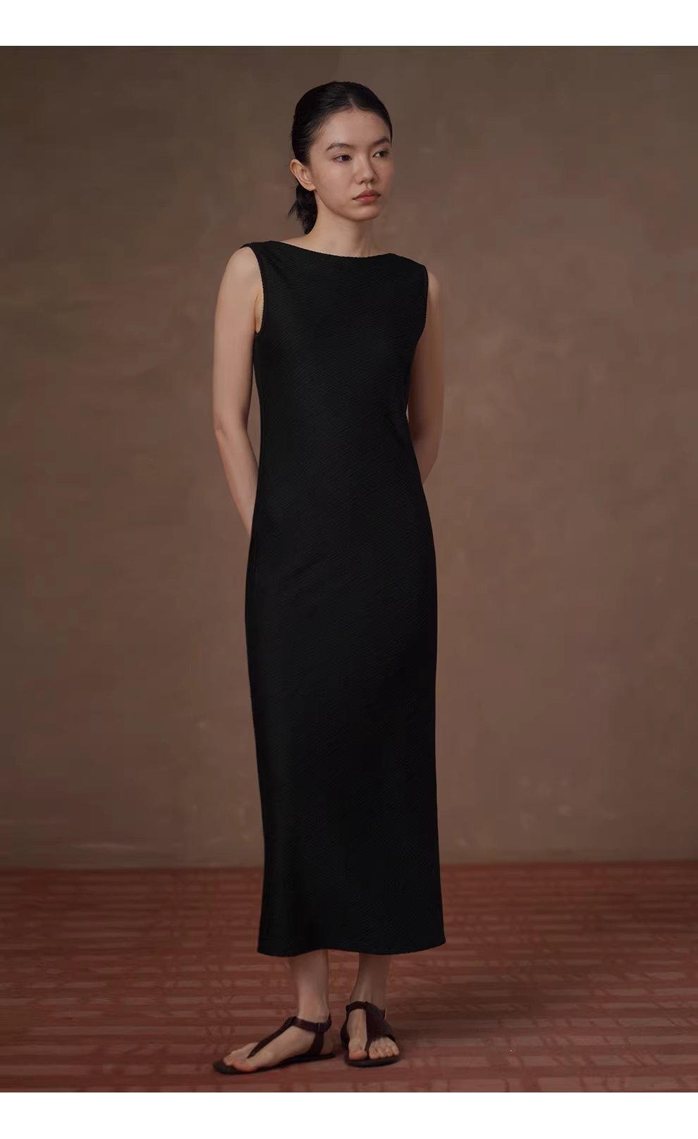 超模氣質洋裝顯瘦斜紋肌理圓領直筒合身無袖小黑裙女,超模氣質洋裝顯瘦斜紋肌理圓領直筒合身無袖小黑裙女,HBFS7026,超模氣質洋裝顯瘦斜紋肌理圓領直筒合身無袖小黑裙女,微彈柔滑,一字領剪裁