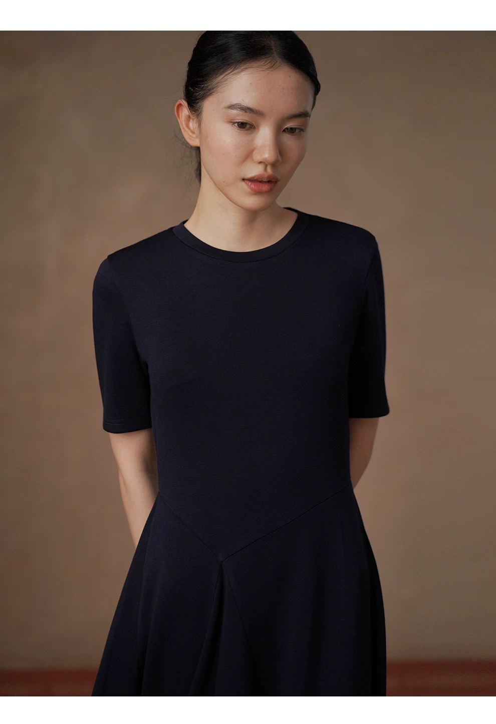 軟糯空氣感顯瘦合身不規則分割腰線大裙擺遮肉洋裝女,軟糯空氣感顯瘦合身不規則分割腰線大裙擺遮肉洋裝女,HBFS7045,軟糯空氣感顯瘦合身不規則分割腰線大裙擺遮肉洋裝女,自然垂墜,拼接收腰