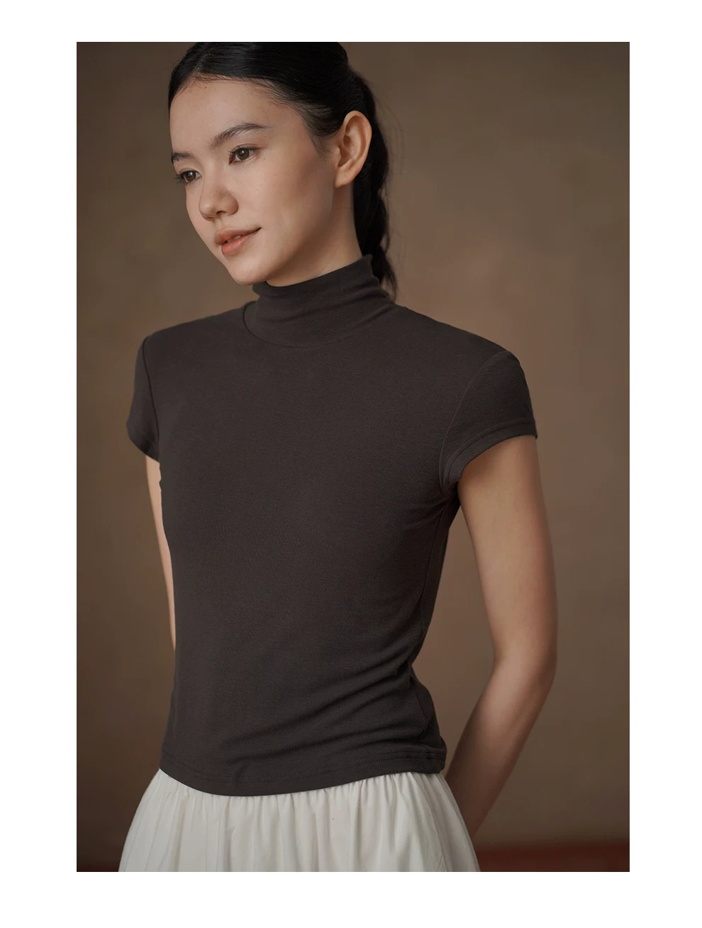 氣質加倍後領紐扣半高領合身顯瘦短袖彈性T恤通勤上衣女,氣質加倍後領紐扣半高領合身顯瘦短袖彈性T恤通勤上衣女,HBFS1110,氣質加倍後領紐扣半高領合身顯瘦短袖彈性T恤通勤上衣女,高領氣質,修身短袖