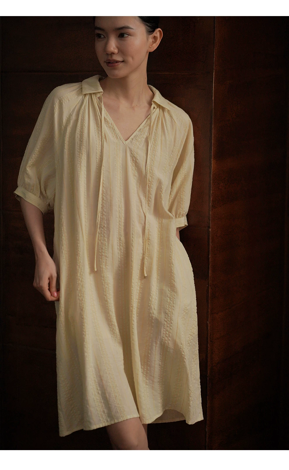 透氣親膚立體泡泡肌理細條紋寬鬆繫帶V領直筒顯瘦洋裝,透氣親膚立體泡泡肌理細條紋寬鬆繫帶V領直筒顯瘦洋裝,HBFS7050,透氣親膚立體泡泡肌理細條紋寬鬆繫帶V領直筒顯瘦洋裝,泡泡紋理,版型修飾