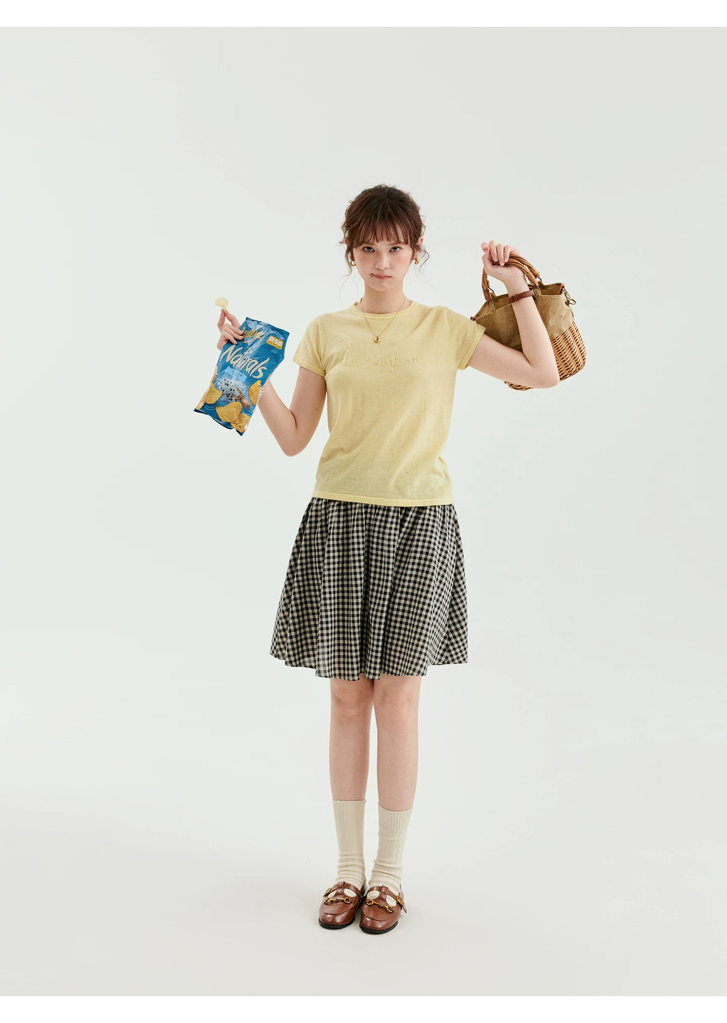 減齡黃色字母繩繡圓領針織衫女夏季新款百搭短袖上衣,減齡黃色字母繩繡圓領針織衫女夏季新款百搭短袖上衣,HBFS1335,減齡黃色字母繩繡圓領針織衫女夏季新款百搭短袖上衣,字母刺繡,薄款針織