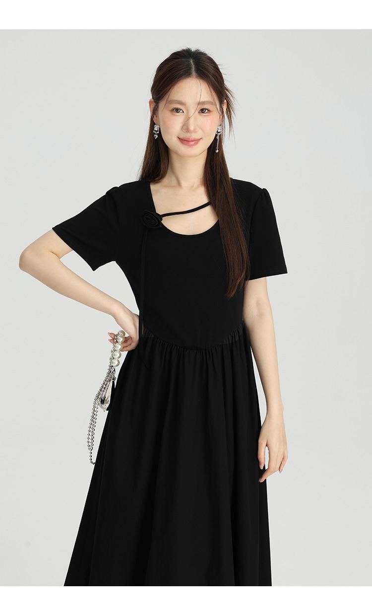 大尺碼法式U型領連身裙女新品高級感黑色顯瘦長裙洋裝