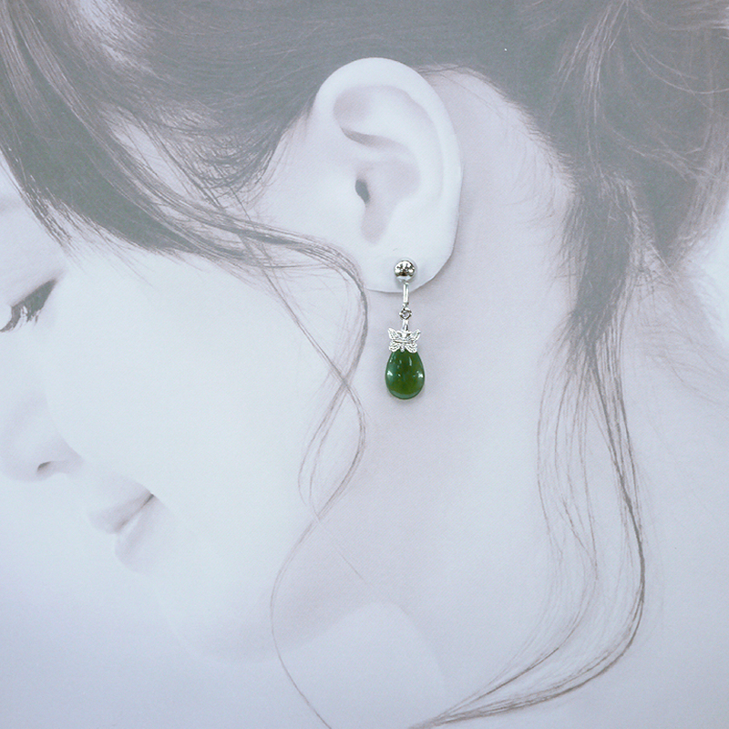 《聖宏》台灣玉10x16mm水滴形垂墬蝴蝶造型耳夾耳環