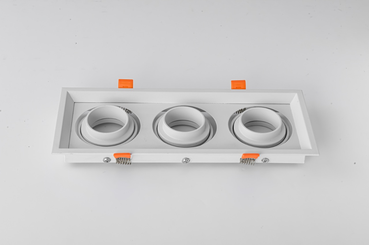 前置式三孔盒燈面環白殼,SHF100270W,前置式三孔盒燈面環白殼,商品規格,有邊框,薄型面框盒子