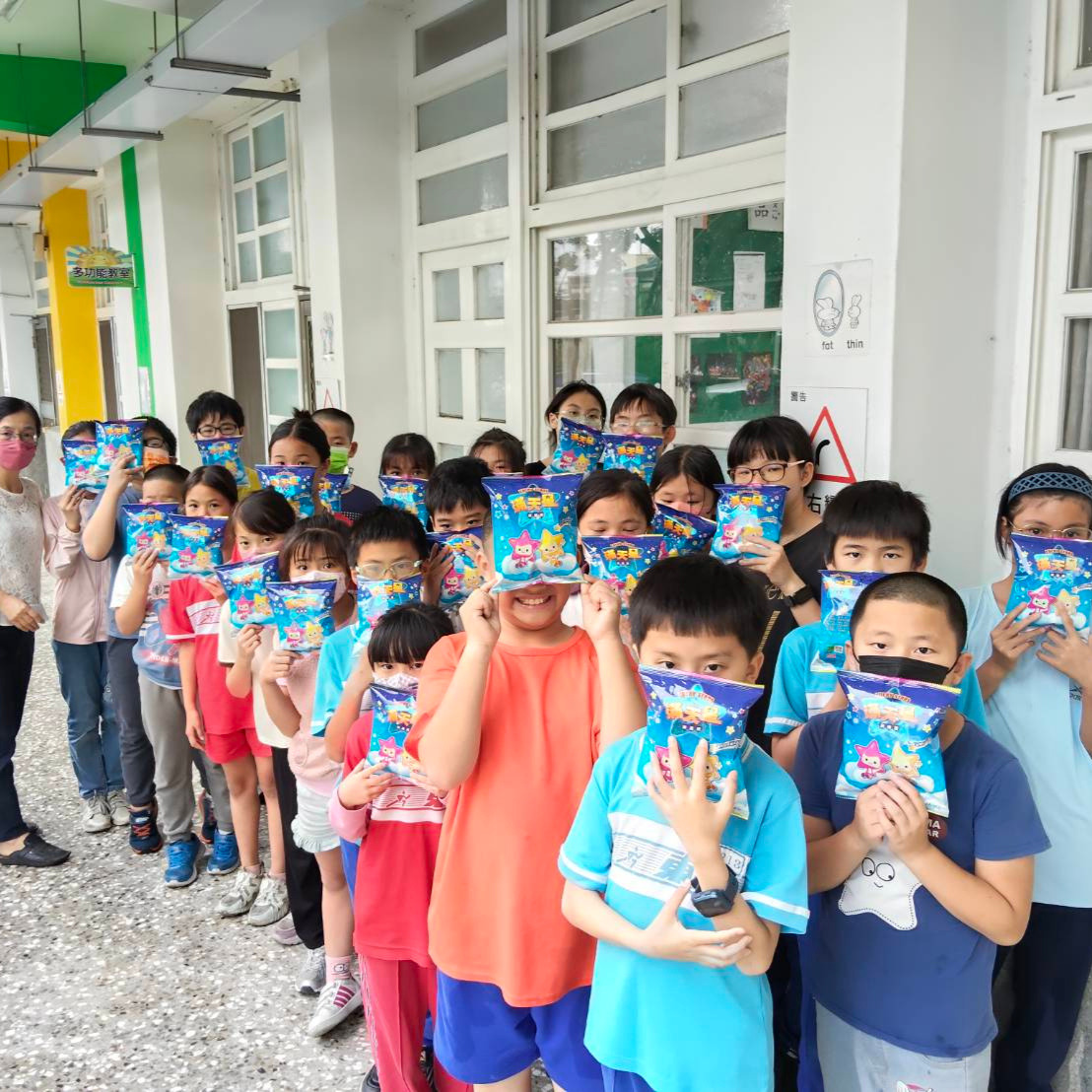盼將溫暖傳遞給更多孩子<br> 聯華食品捐贈近千箱滿天星餅乾陪伴孩童歡度兒童節