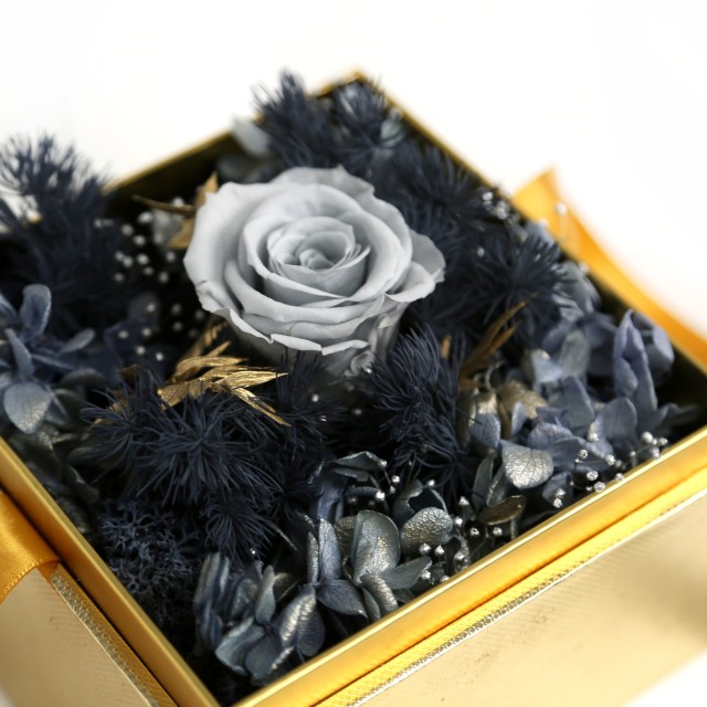 【Flower Plus】永生乾燥花禮盒-莫蘭迪藍 (金盒緞帶款)