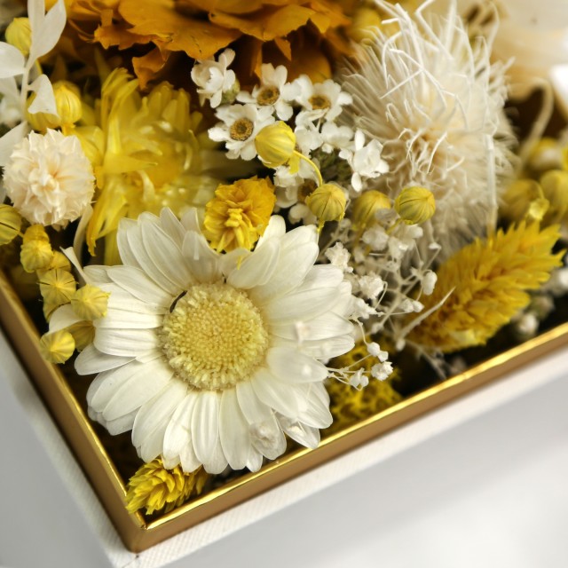 【Flower Plus】永生乾燥花禮盒- 蜜橙黃 (白盒緞帶款)