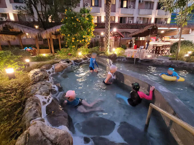 台東知本亞灣溫泉 2大一小 2688起