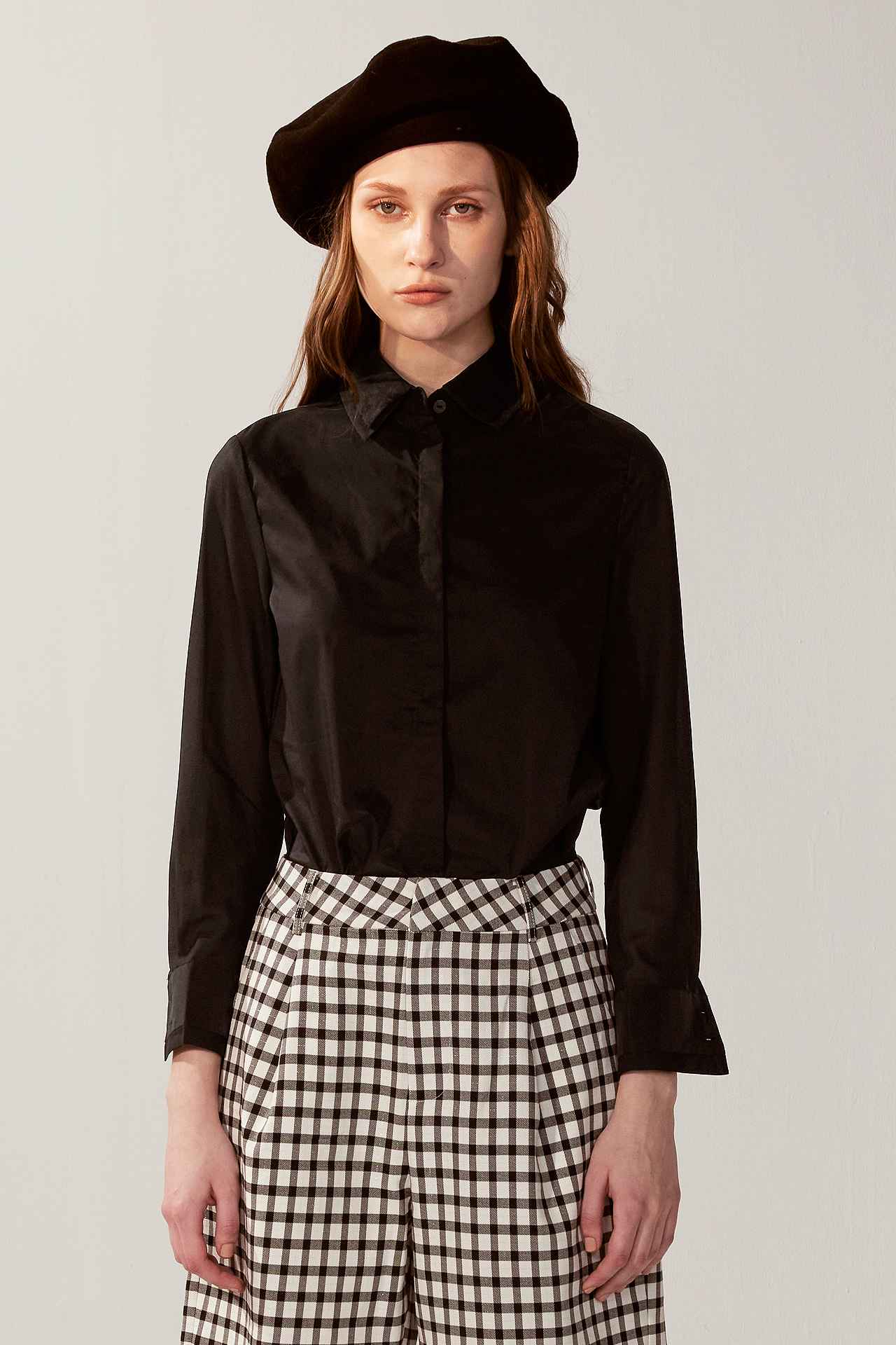 時尚雙層領素面絲質黑色長袖襯衫