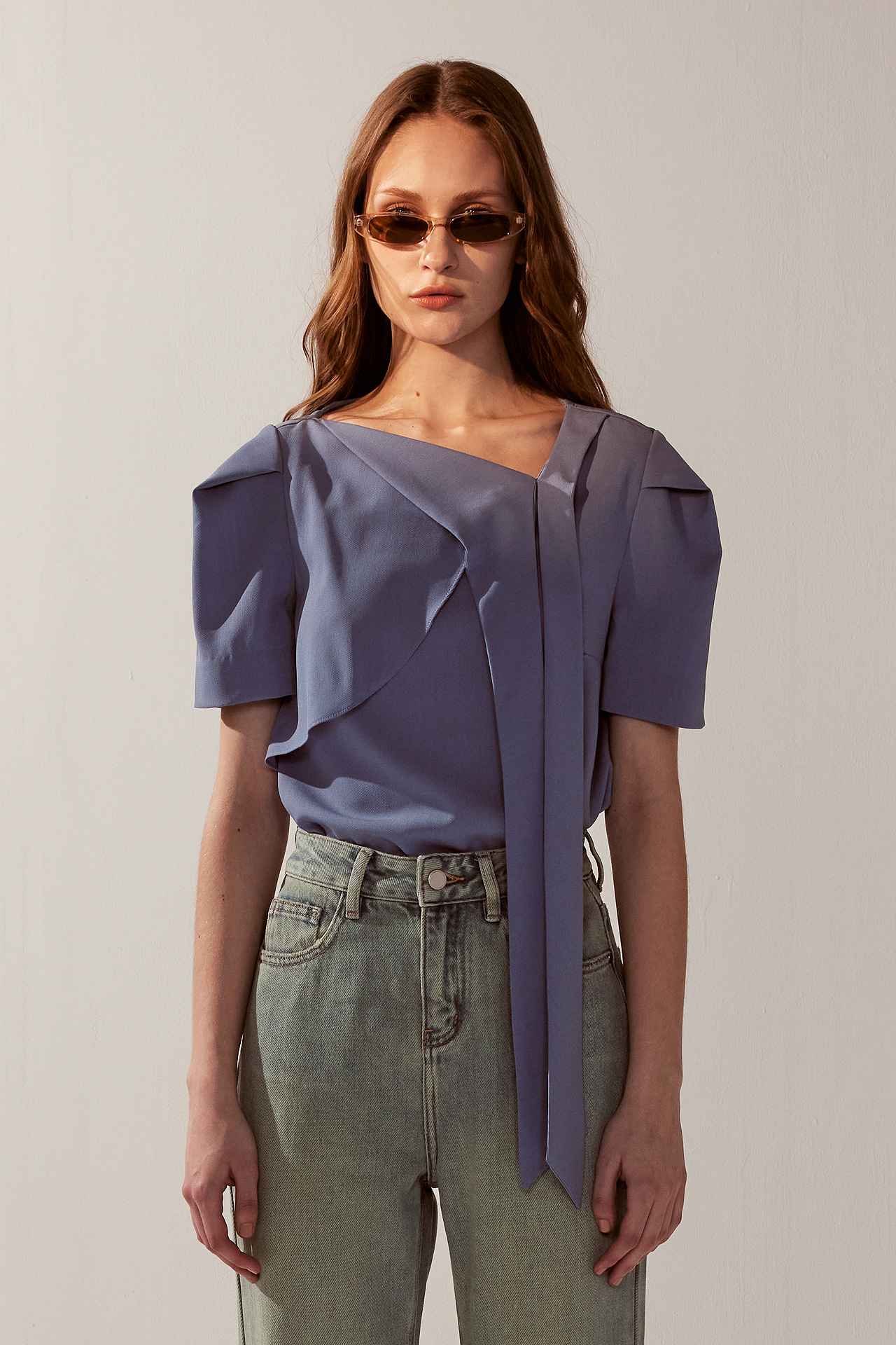 優雅斜領多層次綁帶短袖上衣