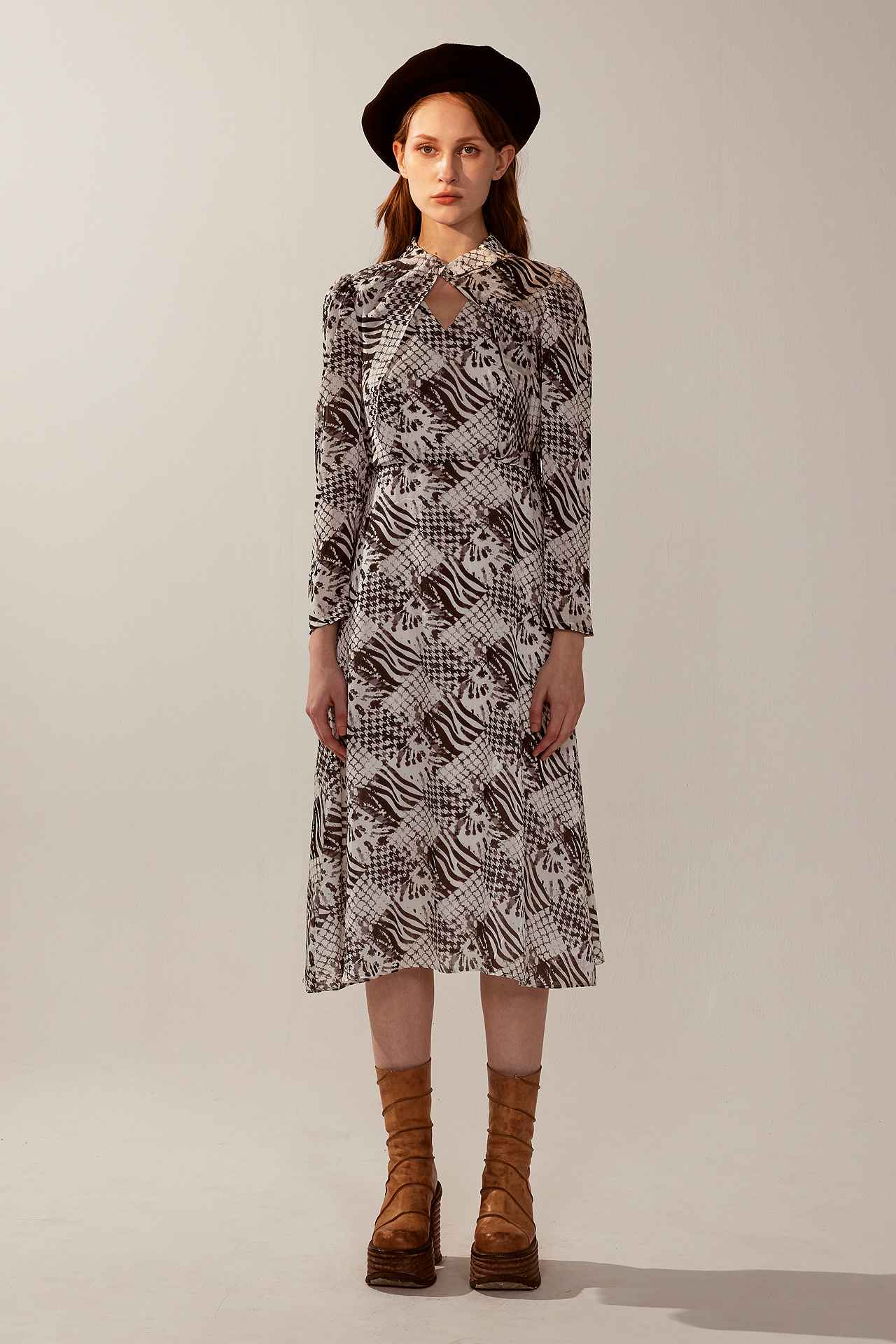 法式黑白印花扭結V領長袖洋裝