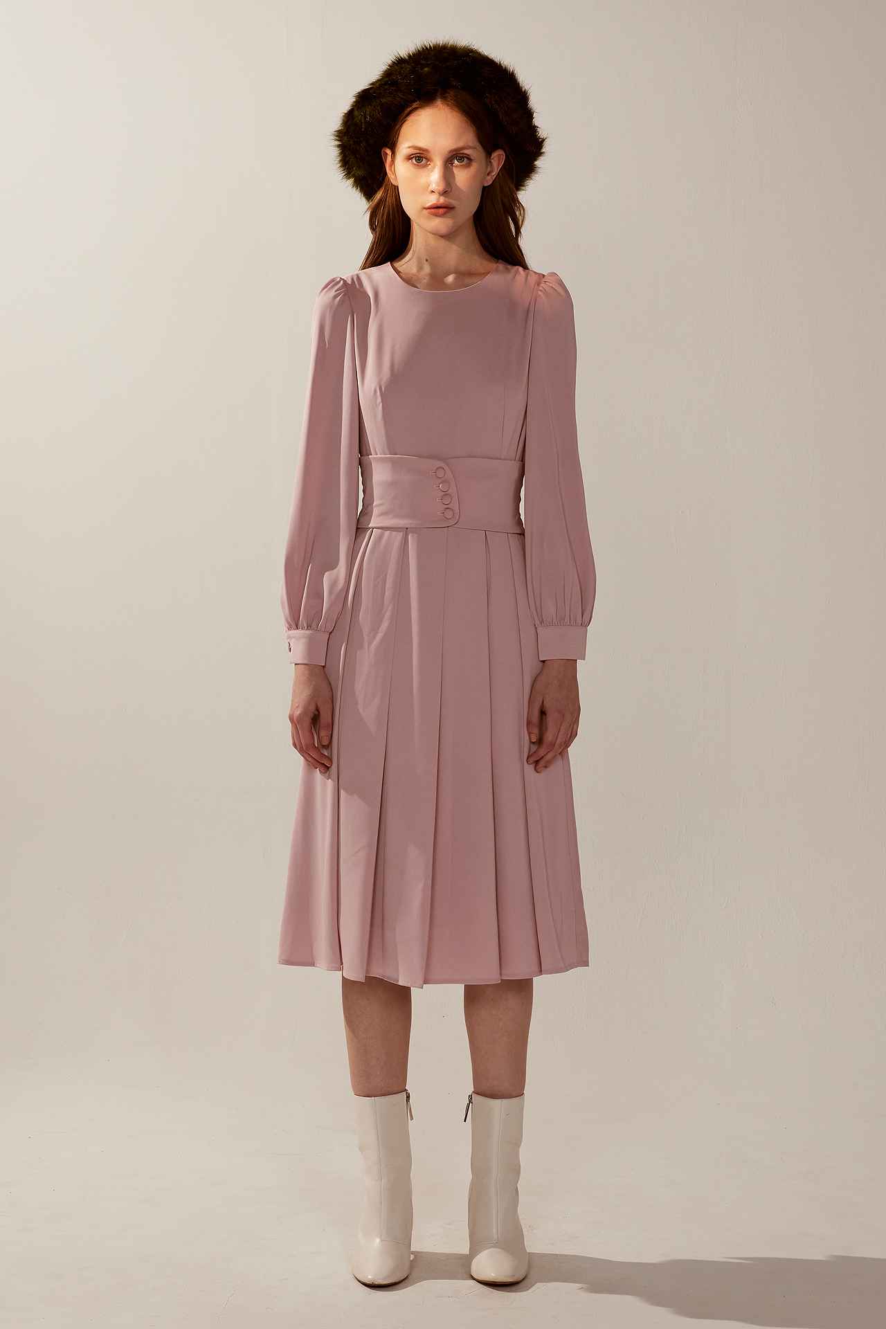 寬百褶微澎袖優雅洋裝(附排釦鬆緊花苞腰帶)