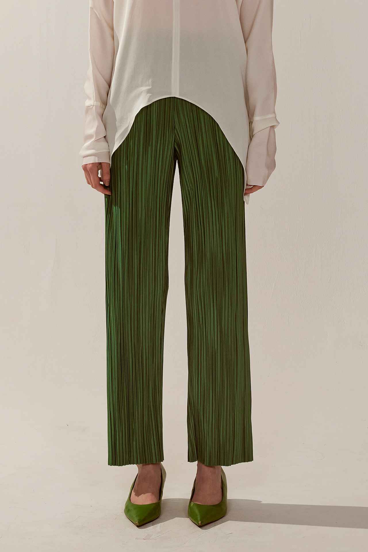 細褶垂墜修身長褲