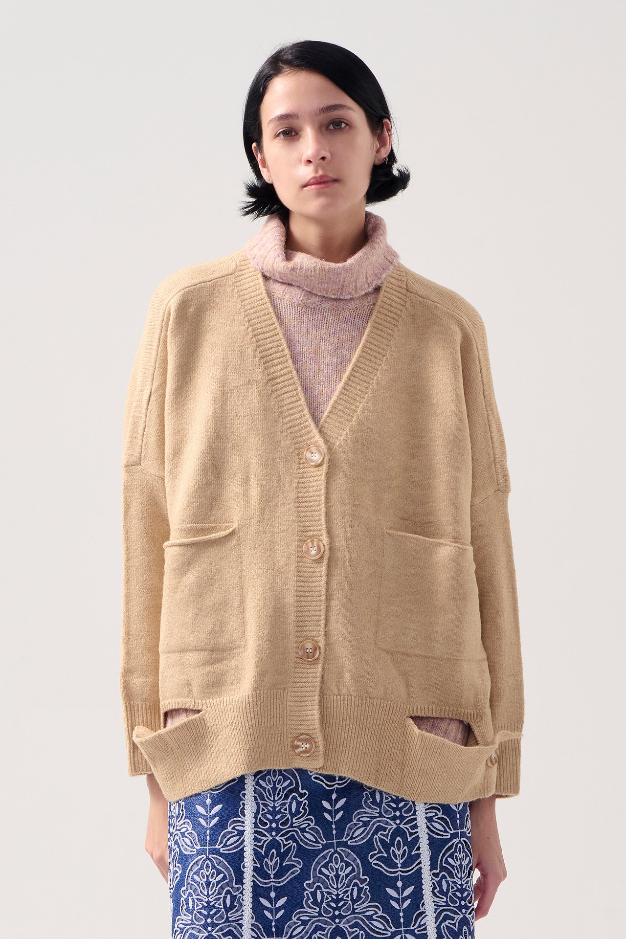 寬版V領針織毛衣外套