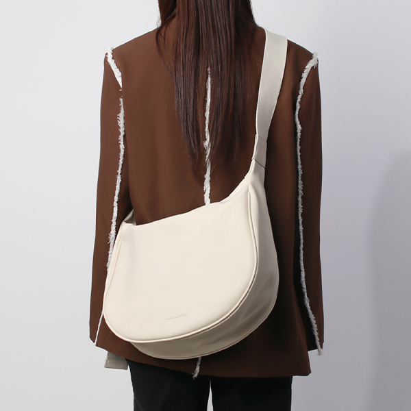 皮革半月大包(黑/白),流行,時尚,大容量,輕巧,側背包