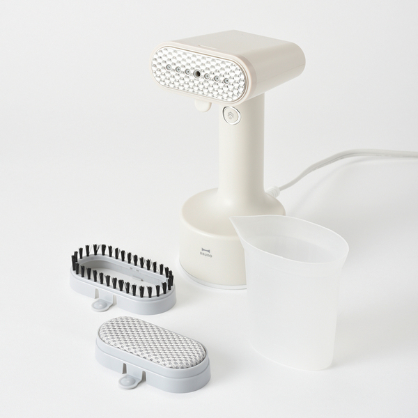 日本BRUNO手持蒸氣掛燙機,蒸氣孔,快速預熱,掛燙機,手持蒸氣掛燙機,輕鬆撫平皺褶．出門不匆忙