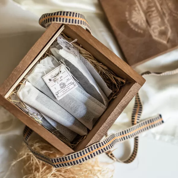 SenteurLab純茗流光系列茗品探索禮盒5ml*6,U52670004,SenteurLab純茗流光系列茗品探索禮盒5ml*6,低溫萃取,細膩優雅,沉穩內斂