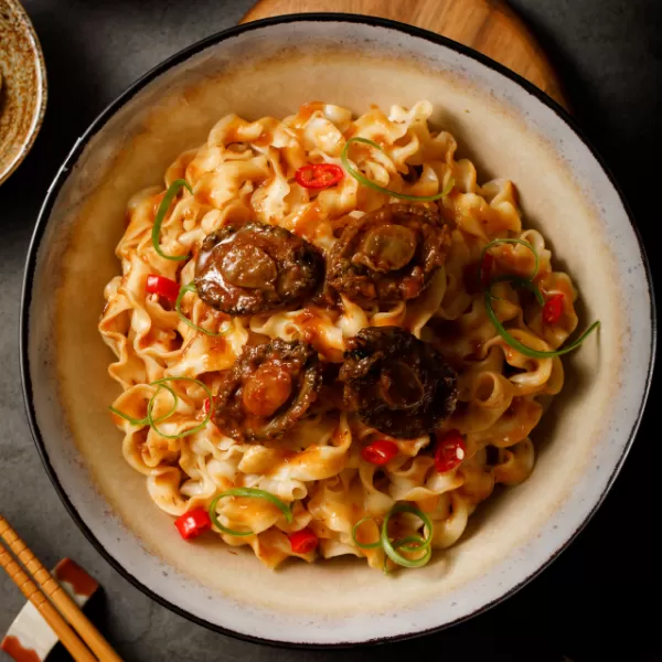 珍珠鮑干貝乾拌麵,乾拌麵,Q彈,藍海饌,珍珠鮑干貝乾拌麵,Q彈麵體．職人工法