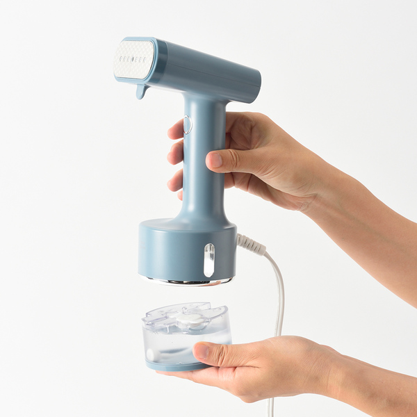 日本BRUNO手持蒸氣掛燙機,蒸氣孔,快速預熱,掛燙機,手持蒸氣掛燙機,輕鬆撫平皺褶．出門不匆忙