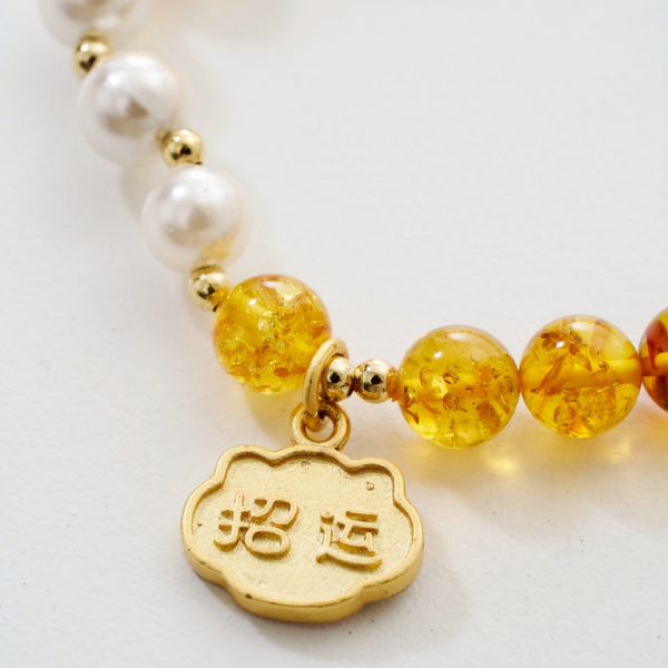 花珀珍珠蓮花手珠,溫潤琥珀✧蓮花寓意,U60660004,花珀珍珠蓮花手珠,花珀色澤,蓮花寓意