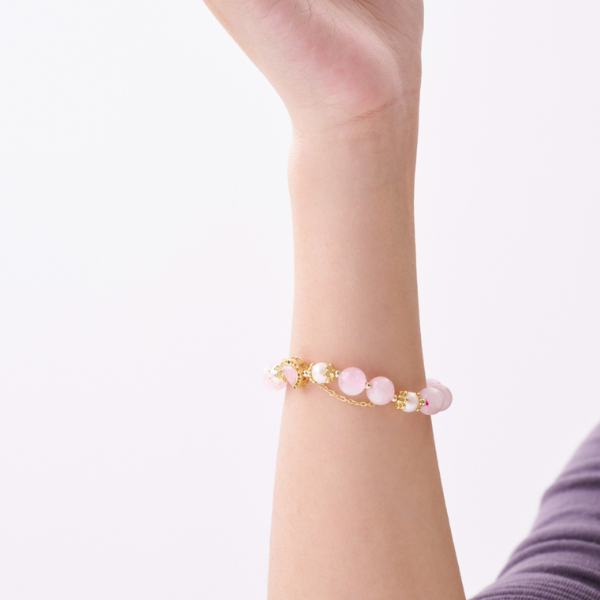 粉晶珍珠愛心手鍊｜溫柔療癒・喚醒愛與吸引力,招桃花飾品,戀愛運提升,開運手鍊,浪漫飾品,粉晶手鍊