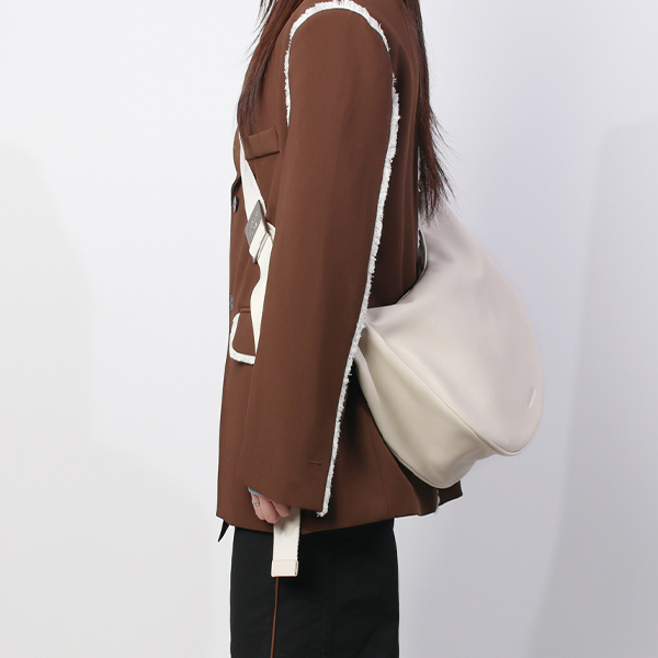 皮革半月大包(黑/白),流行,時尚,大容量,輕巧,側背包