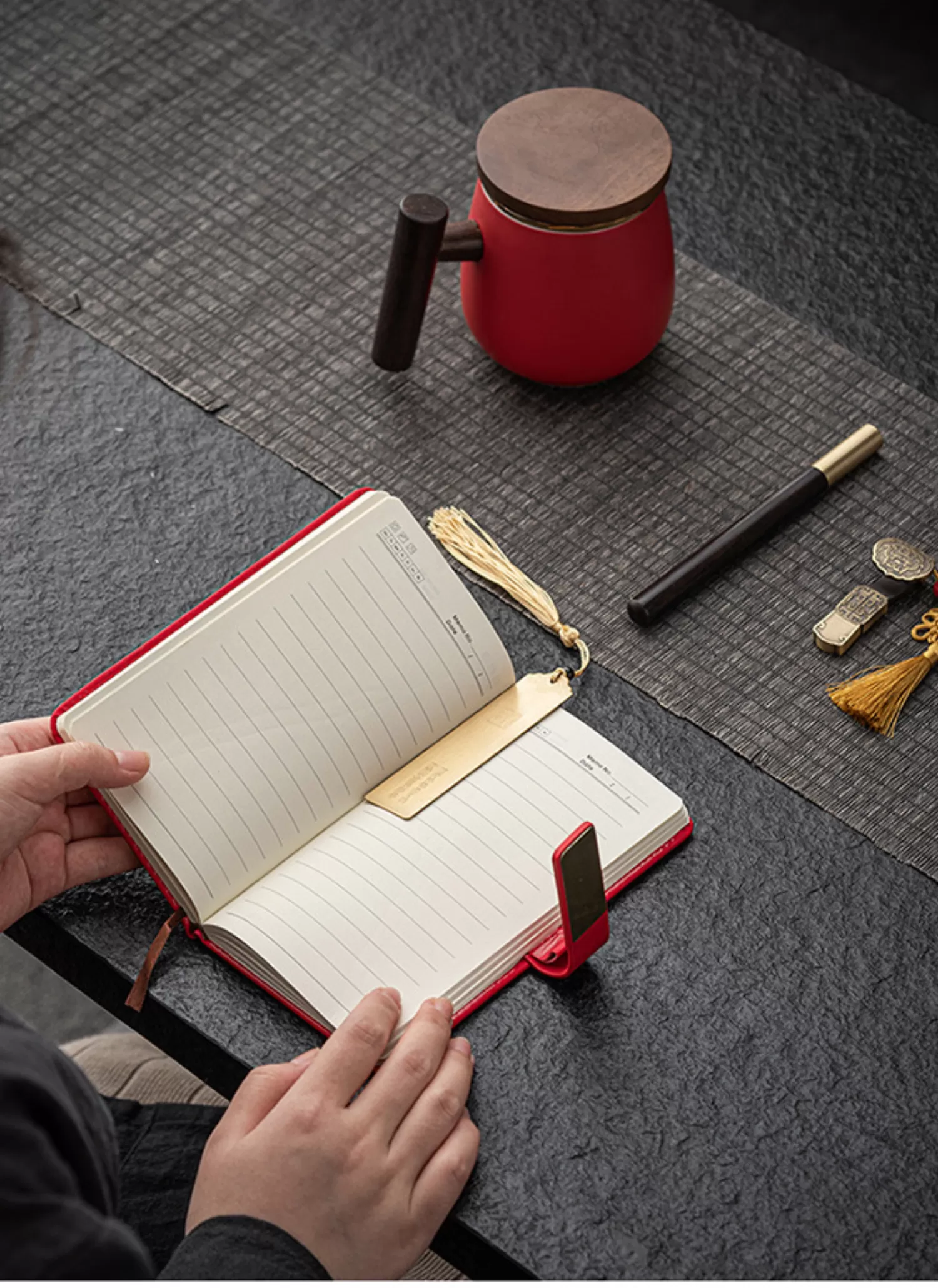 【客製化】紅色陶瓷商務禮品茶水套組｜企業禮贈品採購,實際價格以報價為主,U53340004,【客製化】紅色陶瓷商務禮品茶水套組｜企業禮贈品採購,商品皆有最低訂購量，請洽詢客服。,客製化禮贈品LINE詢問：@giftory