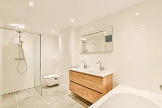 浴室磁磚鍍膜的重要性：4個重點帶你看為什麼浴室要鍍膜｜浴室鍍膜推薦艾力特居家清潔
