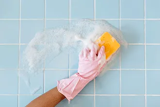 浴室磁磚清潔指南：輕鬆打造閃亮衛浴空間｜浴室鍍膜推薦艾力特居家清潔