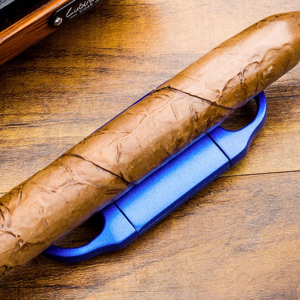 「Lubinski 台灣官方總代理」鋒利順滑鋅合V型雪茄剪｜Capadura｜,雪茄課程,雪茄館,cigar,Capadura,非古雪茄