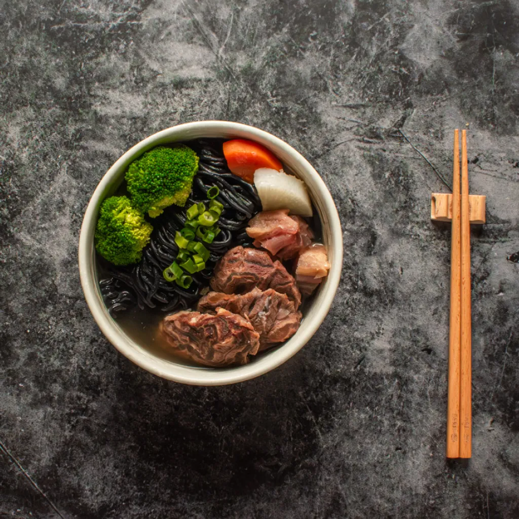 創鑫生機x自在食刻-黑・松露牛肉竹炭蒟蒻麵（3入組）