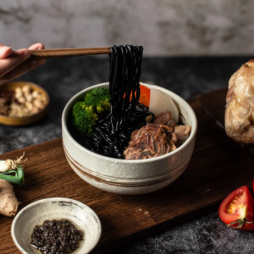 創鑫生機x自在食刻-黑松露牛肉竹炭蒟蒻麵