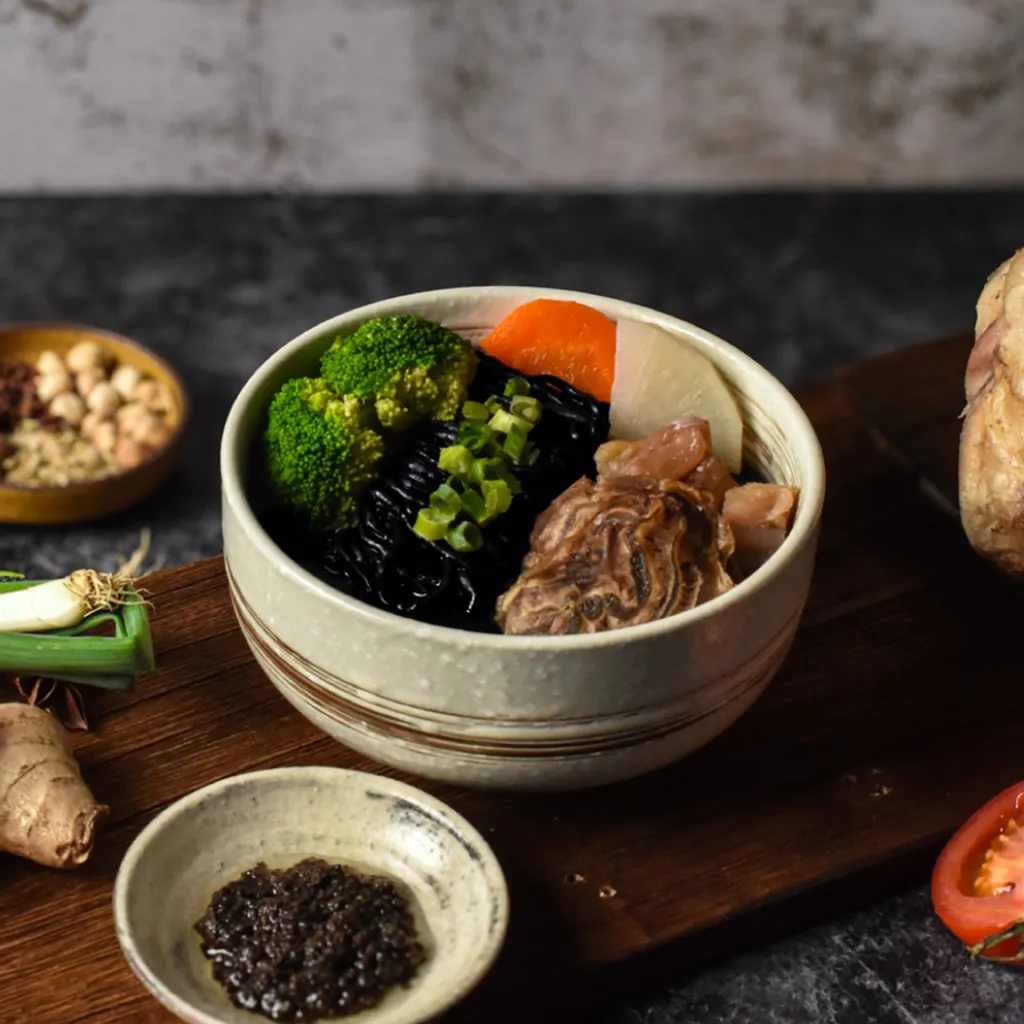 創鑫生機x自在食刻-黑・松露牛肉竹炭蒟蒻麵（3入組）