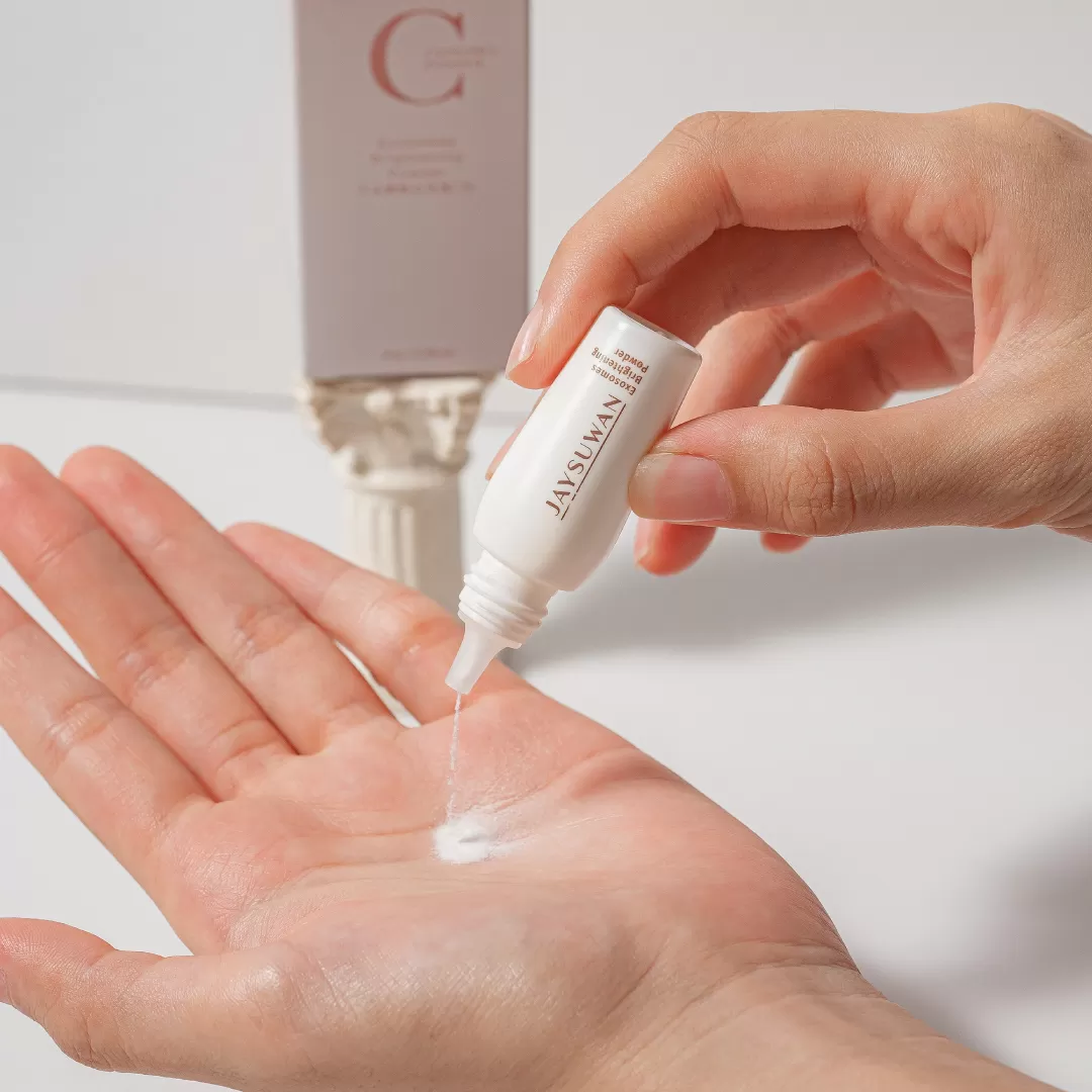 胞外體靚白修護C粉 (約8克/瓶),改善暗沉,U51490006,胞外體靚白修護C粉(約8克/瓶),一秒化水、潤澤修護,人蔘胞外體