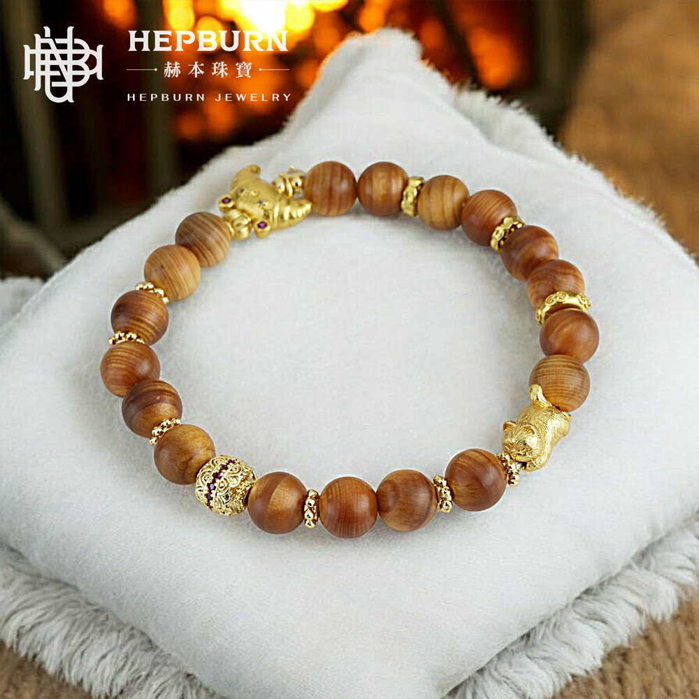 【赫本珠寶】設計款-金財貓高油崖柏檀香金牛角包手串