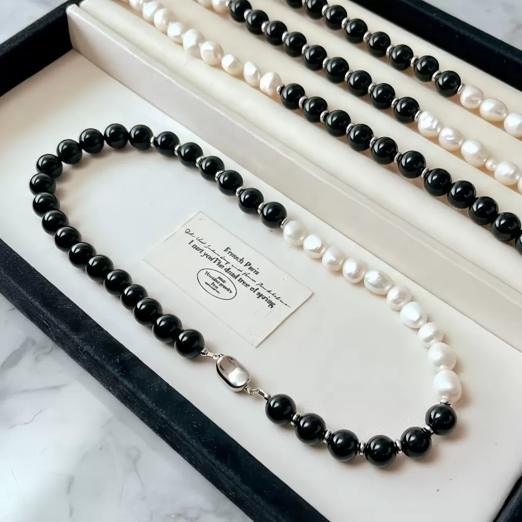 【赫本珠寶】夜光序曲 · 巴洛克淡水珍珠黑瑪瑙鎖骨鍊,法式高級感,現代設計款,能量防護,隨形珍珠,黑白穿搭