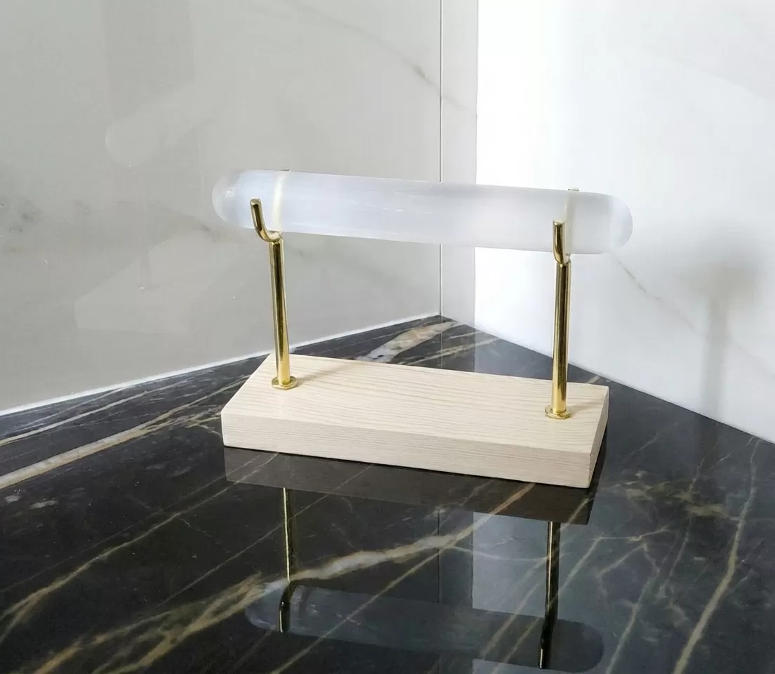 【赫本珠寶】天然摩洛哥透石膏柱展示架,居家開運擺飾,手串收納,能量修復,木質底座,水晶架