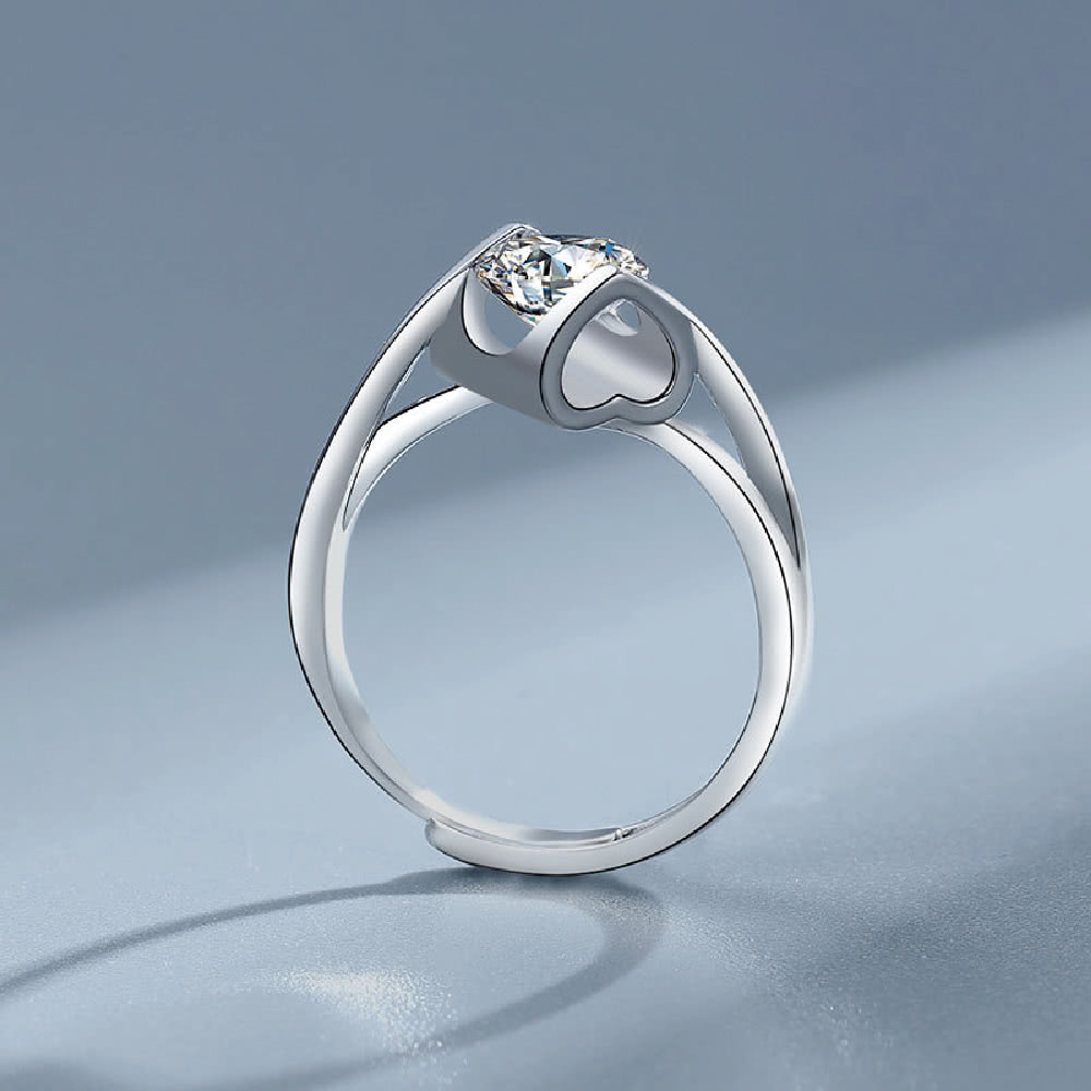 【赫本珠寶】925純銀銀飾《牽軌相擁》(50分 精工高品質 莫桑鑽 戒指 求婚 告白 鑽戒 ）,QueenDom,告白鑽戒,求婚戒指,50分莫桑鑽,莫桑鑽戒指