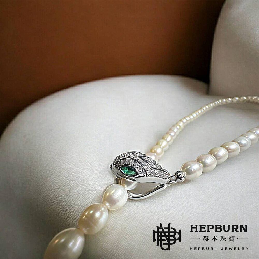 【赫本珠寶】碧眼一口蛇-扣頭珍珠項鍊毛衣鍊(長60cm),奢雅風格,潮流飾品,高貴珍珠,時尚珠寶,個性項鍊