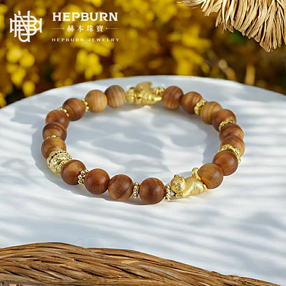【赫本珠寶】設計款-金財貓高油崖柏檀香金牛角包手串,心靈平靜,開運手串,文化守護,天然木飾,安神飾品