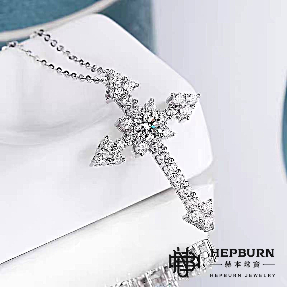 【赫本珠寶】神聖流光-滿鑽款十字架莫桑鑽S925銀項鍊,D017,【赫本珠寶】神聖流光-滿鑽款十字架莫桑鑽S925銀項鍊,十字架設計,莫桑鑽項鍊閃耀迷人,氣質動人提升品味