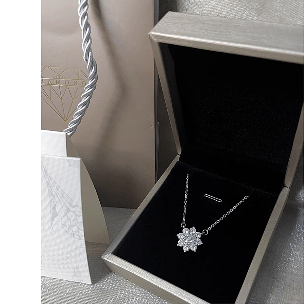 【赫本珠寶】太陽花超閃花朵小眾款莫桑鑽項鍊(S925銀),D018,【赫本珠寶】太陽花超閃花朵小眾款莫桑鑽項鍊(S925銀),太陽花超閃花朵,莫桑鑽項鍊閃耀高貴,氣質動人提升品味