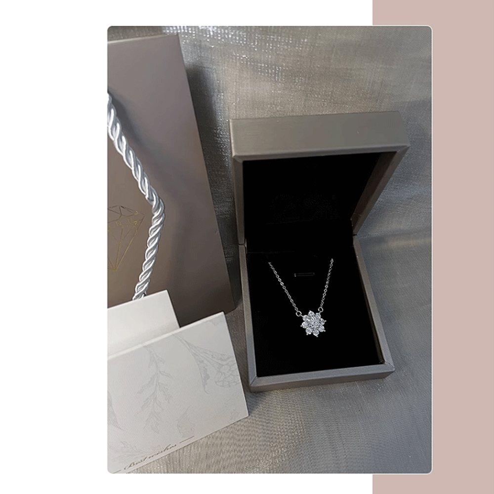 【赫本珠寶】太陽花超閃花朵小眾款莫桑鑽項鍊(S925銀),D018,【赫本珠寶】太陽花超閃花朵小眾款莫桑鑽項鍊(S925銀),太陽花超閃花朵,莫桑鑽項鍊閃耀高貴,氣質動人提升品味