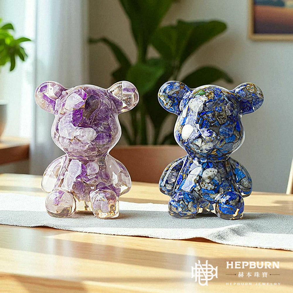 【赫本珠寶】奧剛水晶小碎石坐姿抱抱熊能量擺飾-(白)蛋白石｜10月生日石｜天蠍座,療癒擺件,正能量飾品,幸福手工藝,戀愛守護,靈性飾品