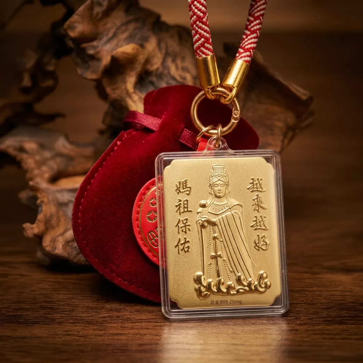 【蜜光珠寶】 媽祖保平安含金掛飾 (原赫本珠寶),閃耀質感，平安相伴,U20260527-2,【蜜光珠寶】媽祖保平安含金掛飾(原赫本珠寶),以媽祖平安祝福寓意為設計靈感，結合精緻含金工藝與祈福元素，打造兼具質感與心意的隨身掛飾。,平安守護