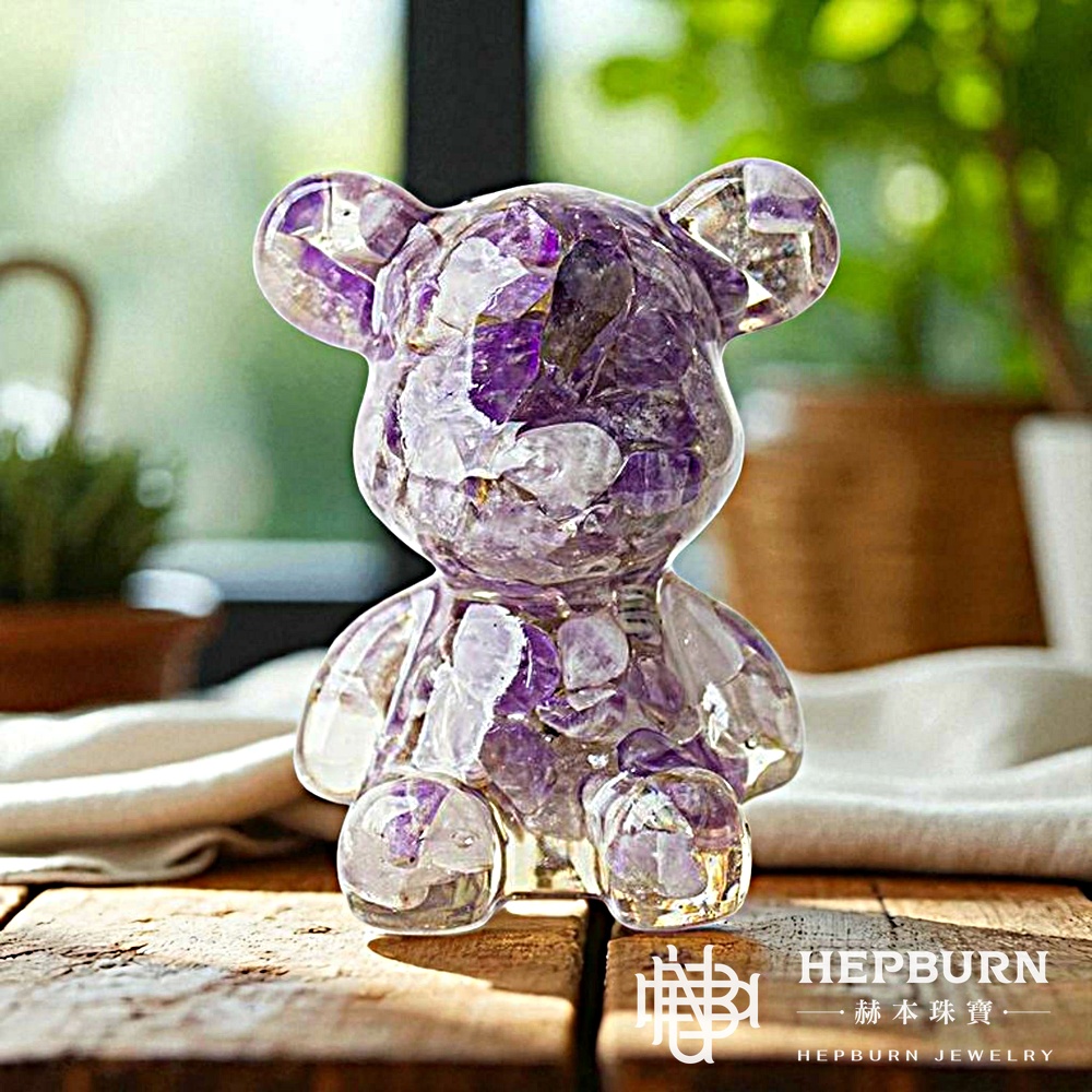 【赫本珠寶】奧剛水晶小碎石坐姿抱抱熊能量擺飾-(紫)紫水晶｜2月生日石｜雙魚座,療癒擺件,心靈守護,情緒淨化,智慧平靜,靈性飾品