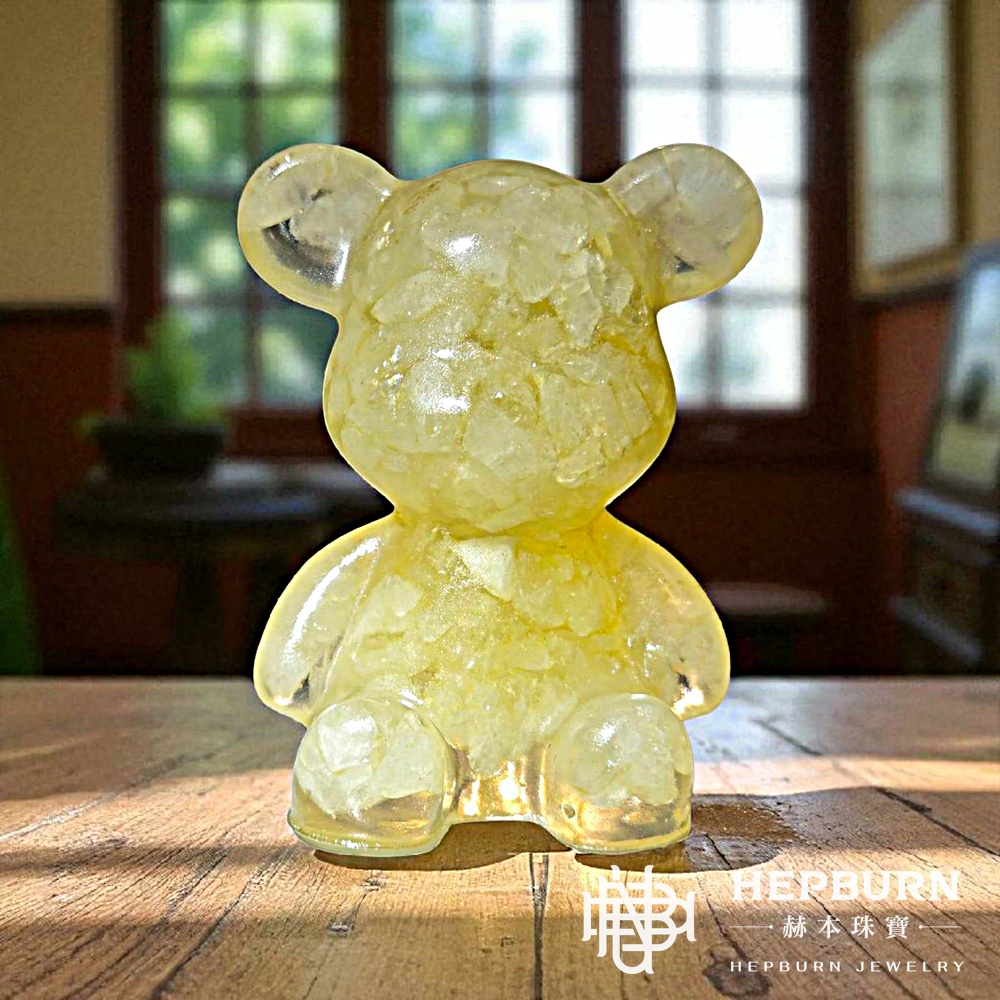 【赫本珠寶】奧剛水晶小碎石坐姿抱抱熊能量擺飾-(黃)黃水晶｜6月生日石｜雙子座,能量擺件,智慧提升,靈性飾品,情緒調節,招財能量