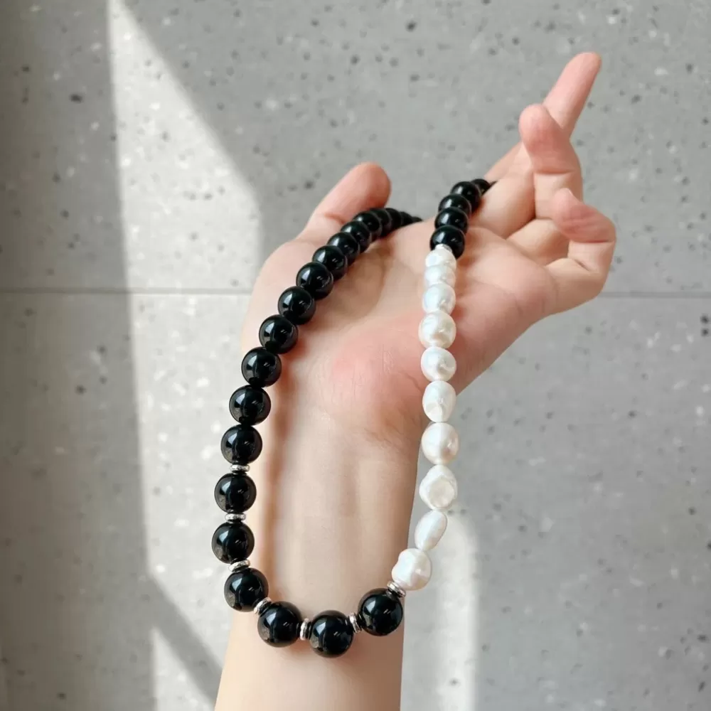 【赫本珠寶】夜光序曲 · 巴洛克淡水珍珠黑瑪瑙鎖骨鍊,法式高級感,現代設計款,能量防護,隨形珍珠,黑白穿搭