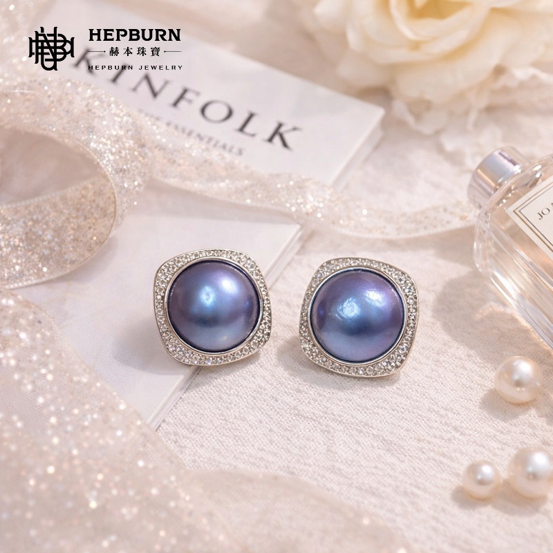 【赫本珠寶】設計款 - 氣質方形滿鑽馬貝珍珠耳環